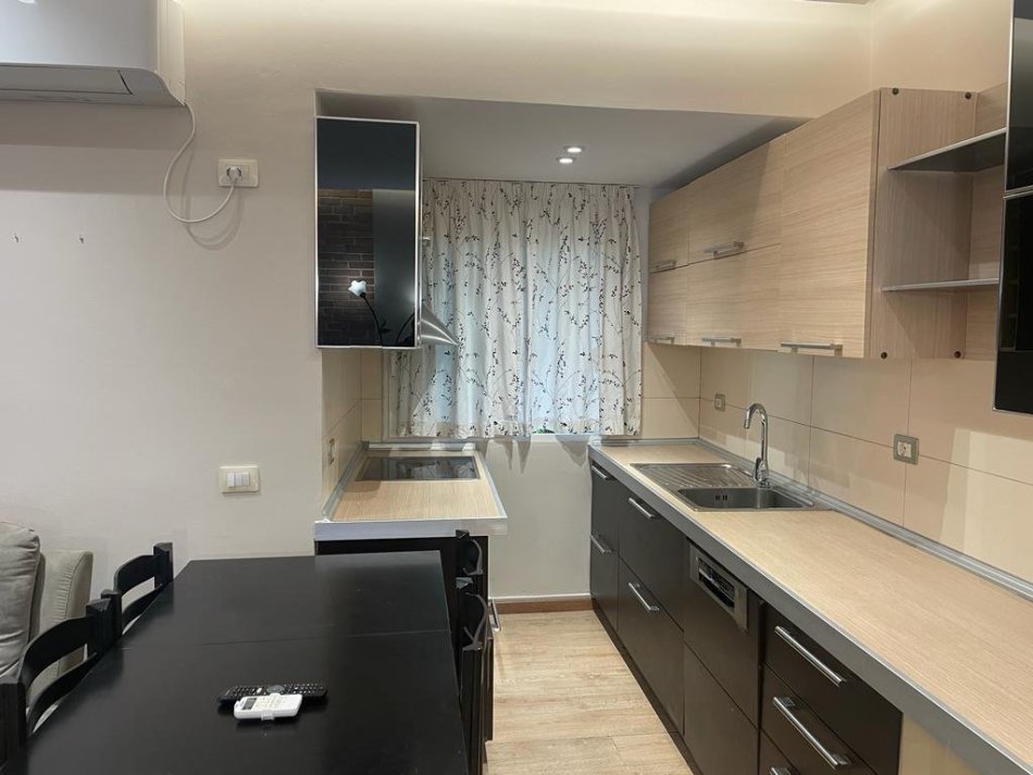 Tirane, jepet me qera apartament 2+1 Kati 3, 74 m² 550 € 