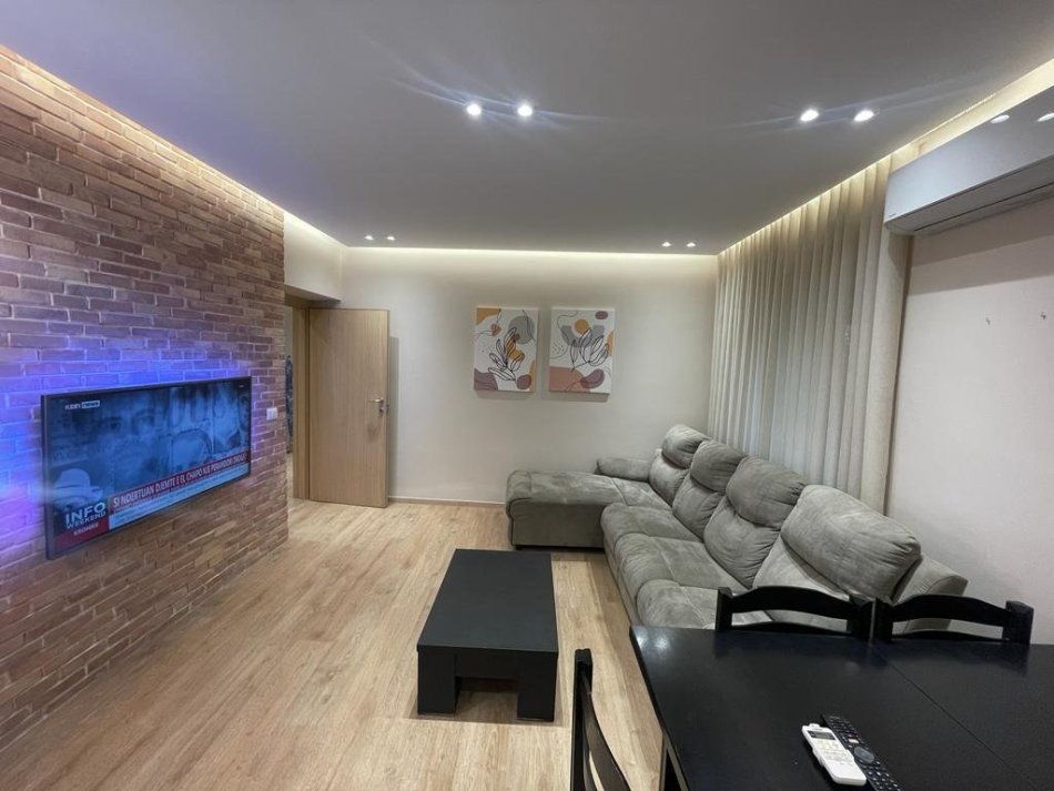 Tirane, jepet me qera apartament 2+1 Kati 3, 74 m² 550 € 