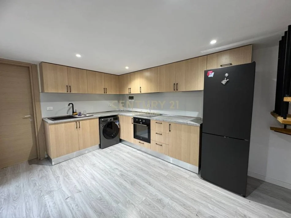 Tirane, jap me qera apartament 2+1 , 120 m² 600 € (Liqeni i Thatë)