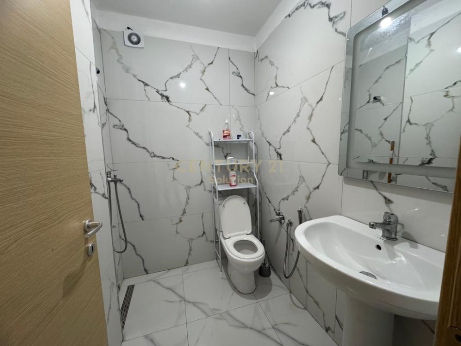 Tirane, jepet me qera apartament duplex Dublex , 120 m² 600 € 