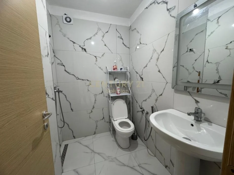 Tirane, jap me qera apartament 2+1 , 120 m² 600 € (Liqeni i Thatë)