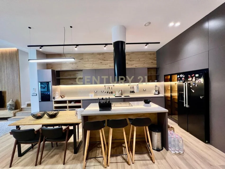 Tirane, shitet apartament 3+1+Aneks+Ballkon Kati 1, 290 m² 790.000 € (Neom116729)