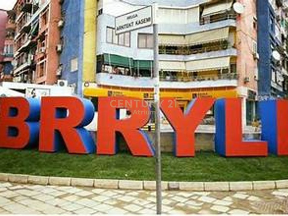Tirane, jepet me qera apartament 2+1 Kati 1, 75 m² 450 € 