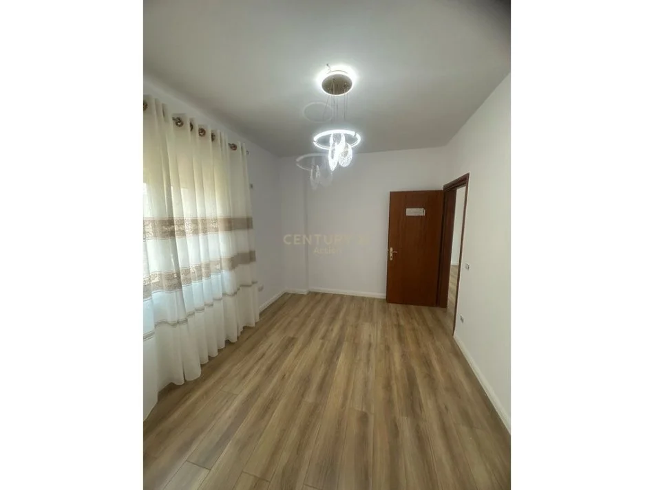 Tirane, shitet apartament 1+1 Kati 5, 55 m² 85.000 € (Kombinat-Fabrika e Qelqit)