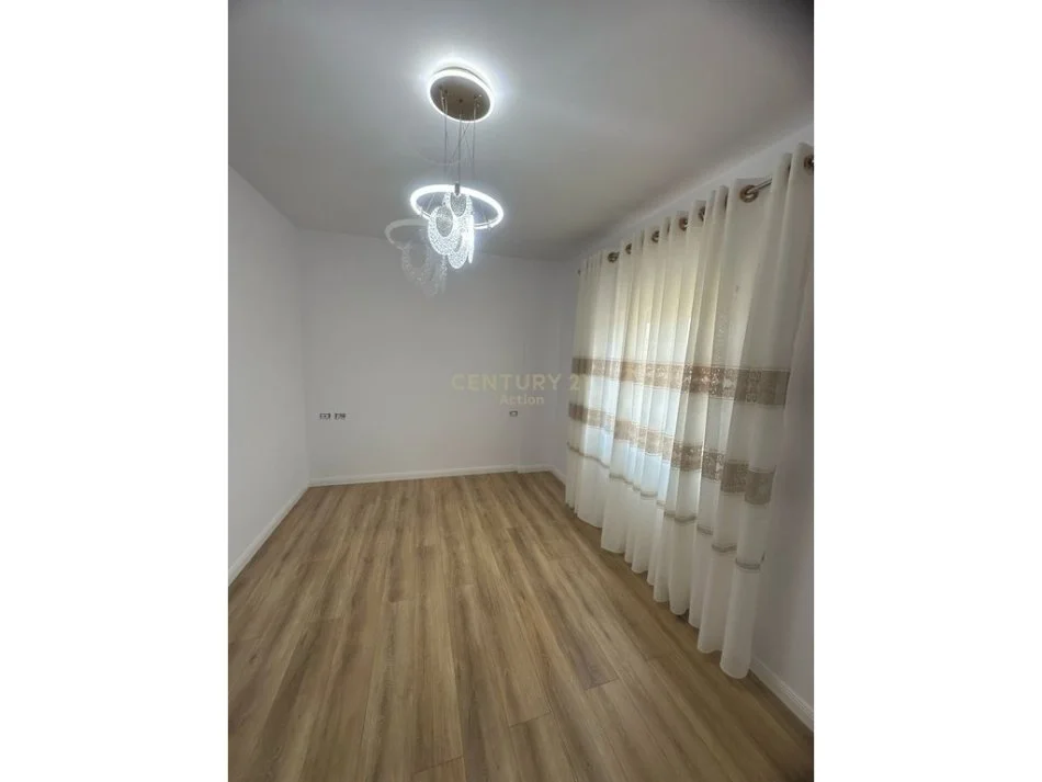 Tirane, shitet apartament 1+1 Kati 5, 55 m² 85.000 € (Kombinat-Fabrika e Qelqit)