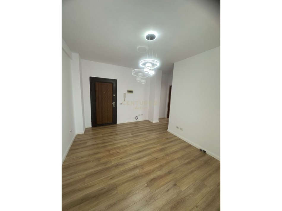 Tirane, shitet apartament 1+1 Kati 5, 55 m² 85.000 € 