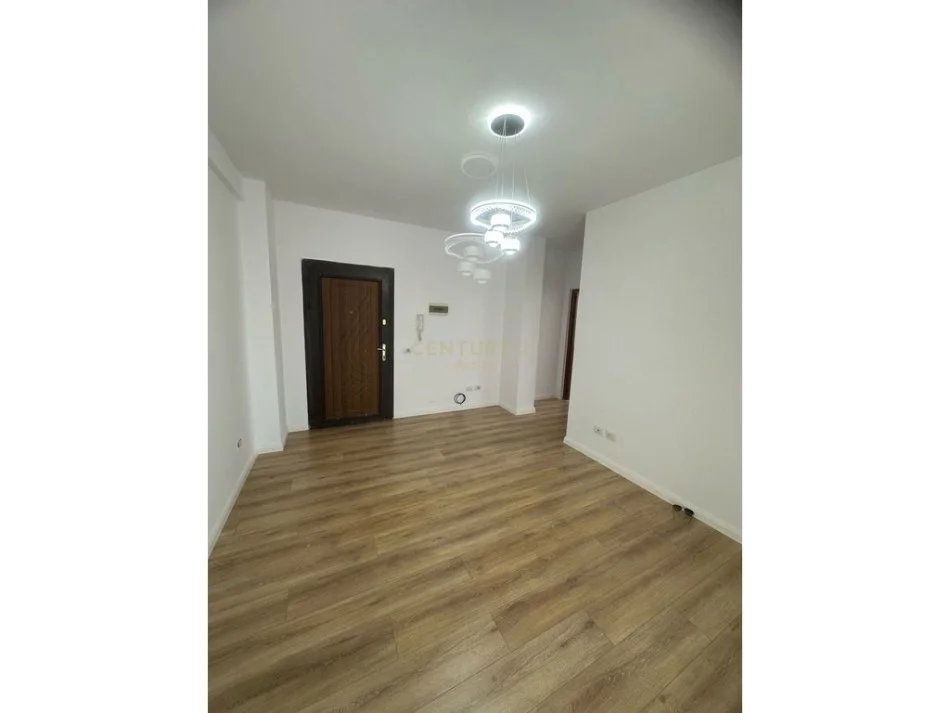 Tirane, shitet apartament 1+1 Kati 5, 55 m² 85.000 € (Kombinat-Fabrika e Qelqit)