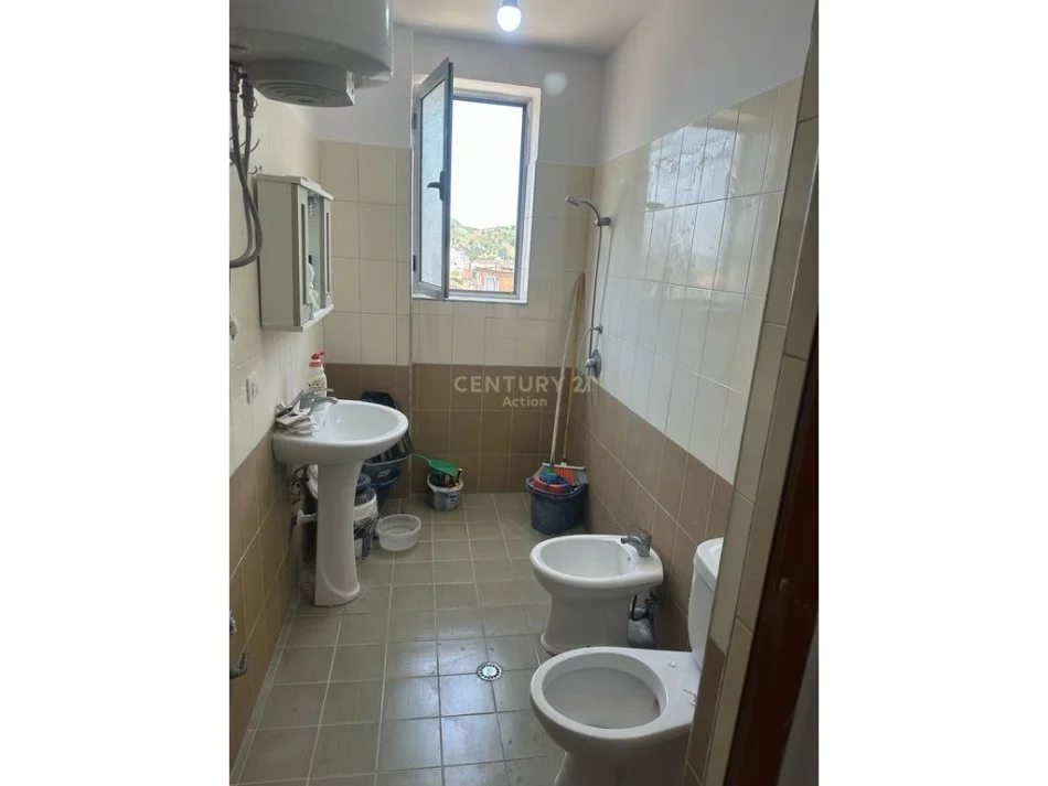 Tirane, shitet apartament 1+1 Kati 5, 55 m² 85.000 € (Kombinat-Fabrika e Qelqit)