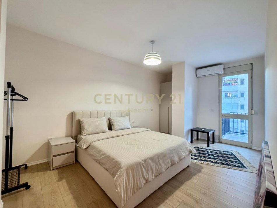 Tirane, jepet me qera apartament 1+1 Kati 5, 65 m² 750 € (Rruga Hajdar Hidi)