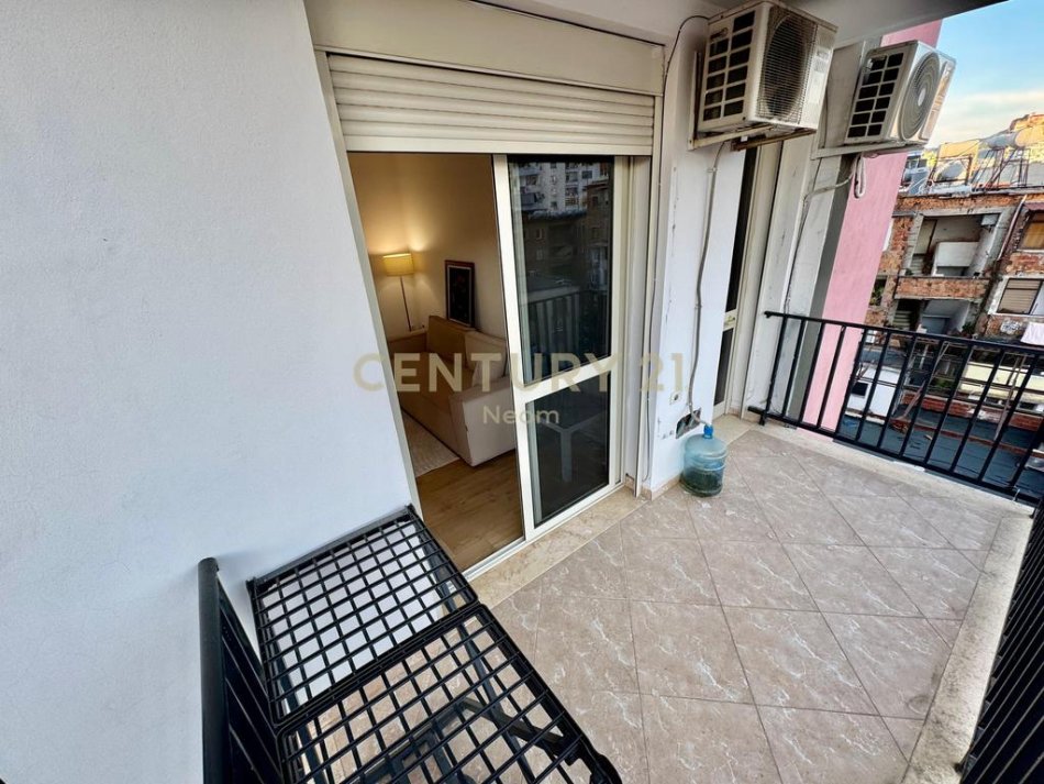 Tirane, jepet me qera apartament 1+1 Kati 5, 65 m² 750 € (Rruga Hajdar Hidi)