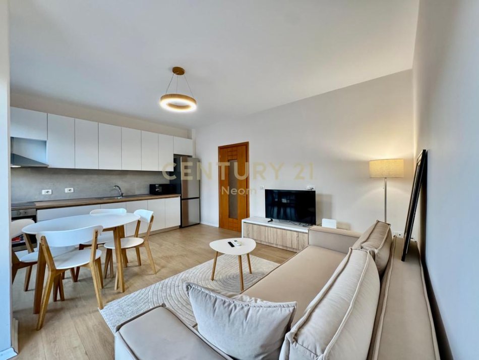 Tirane, jepet me qera apartament 1+1 Kati 5, 65 m² 750 € (Rruga Hajdar Hidi)
