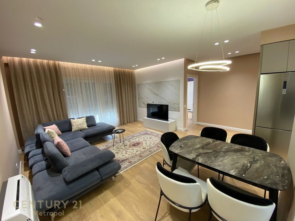Tirane, jepet me qera apartament 2+1+Ballkon Kati 2, 100 m² 850 € (rruga e dibres)