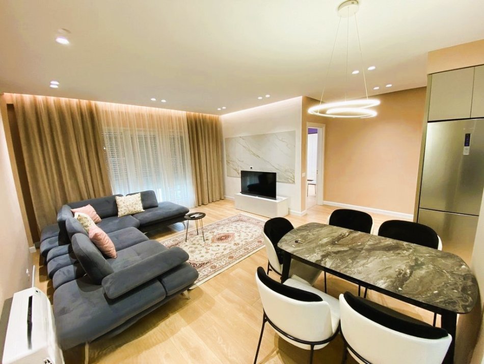 Tirane, jepet me qera apartament 2+1+Aneks+Ballkon Kati 2, 100 m² 850 € 