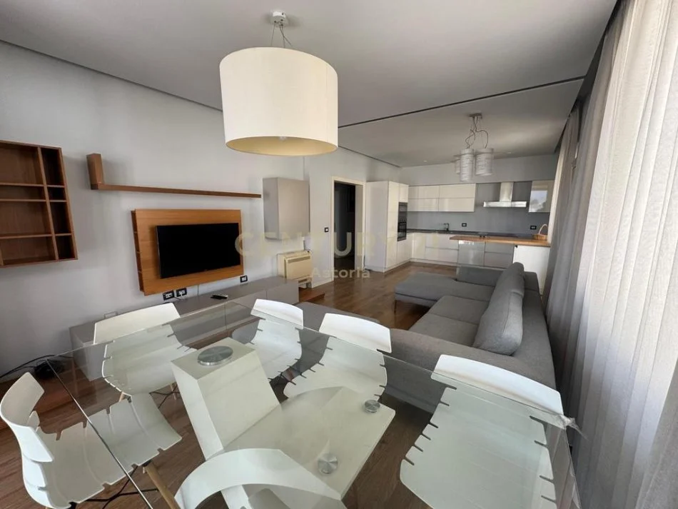 Tirane, jap me qera apartament 2+1+2+ 3 POSTE PARKIMI+ VERANDE , 115 m² 1.400 € (Kopshti Botanik Zoologjik)