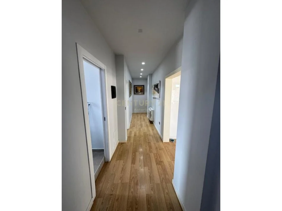 Tirane, jap me qera apartament 2+1+2+ 3 POSTE PARKIMI+ VERANDE , 115 m² 1.400 € (Kopshti Botanik Zoologjik)