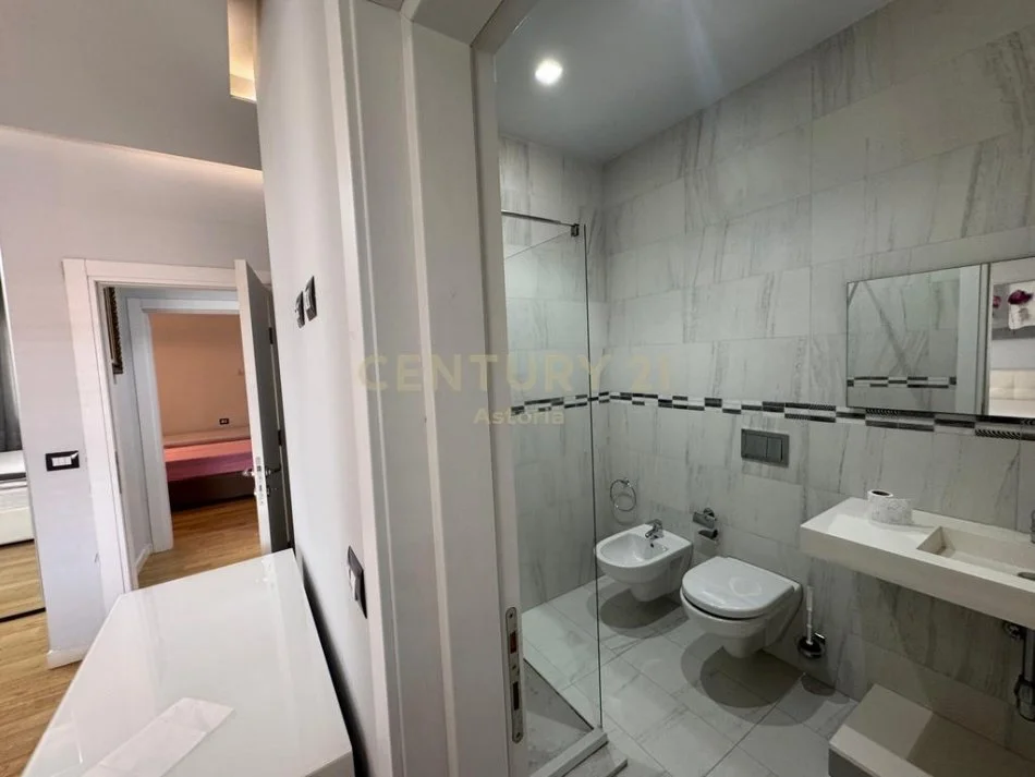 Tirane, jap me qera apartament 2+1+2+ 3 POSTE PARKIMI+ VERANDE , 115 m² 1.400 € (Kopshti Botanik Zoologjik)