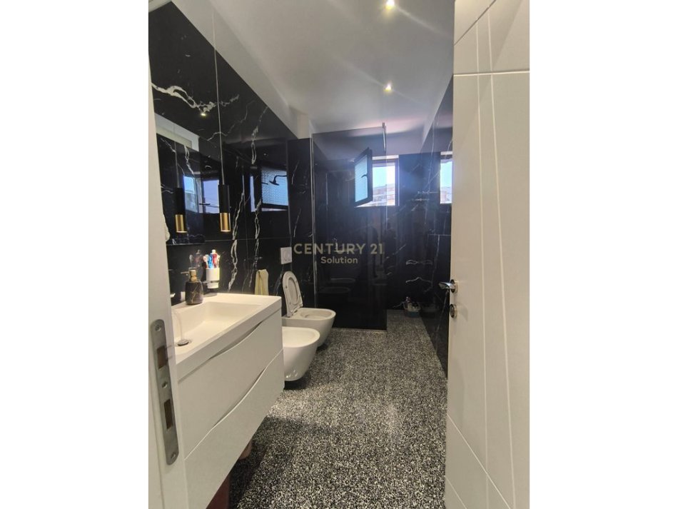 Tirane, jepet me qera apartament 2+1 Kati 2, 116 m² 800 € (Rezidenca Future Home)