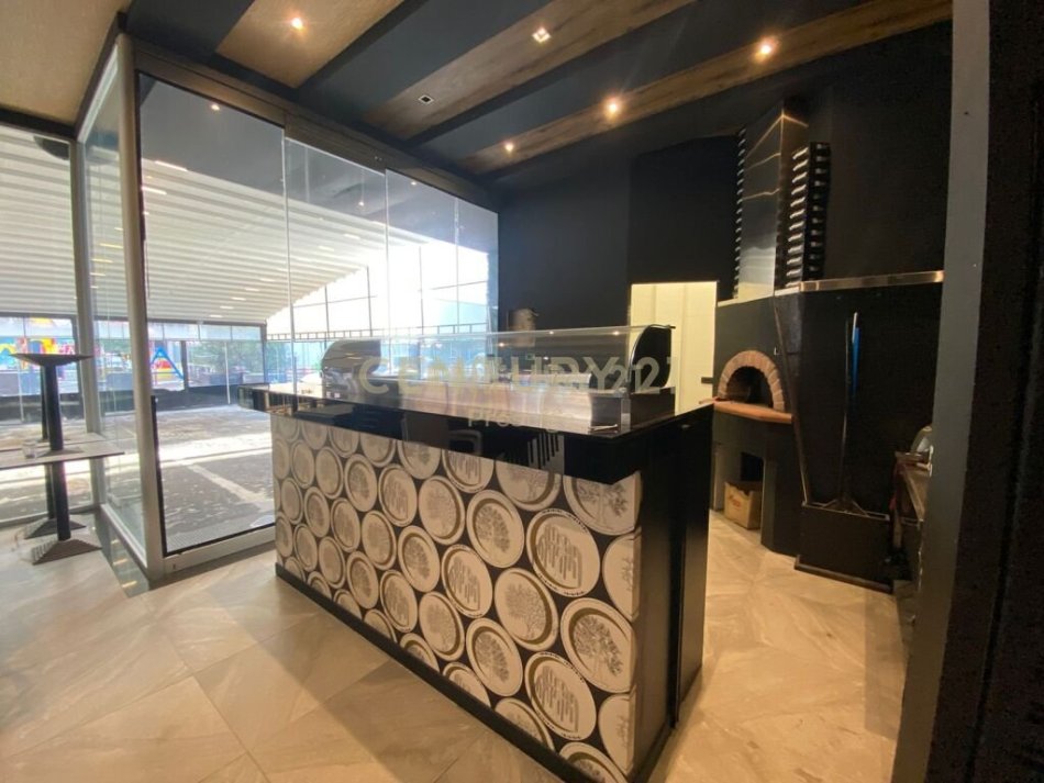 Tirane, jepet me qera bar-kafe Kati 0, 194 m² 1.000 € (astir)