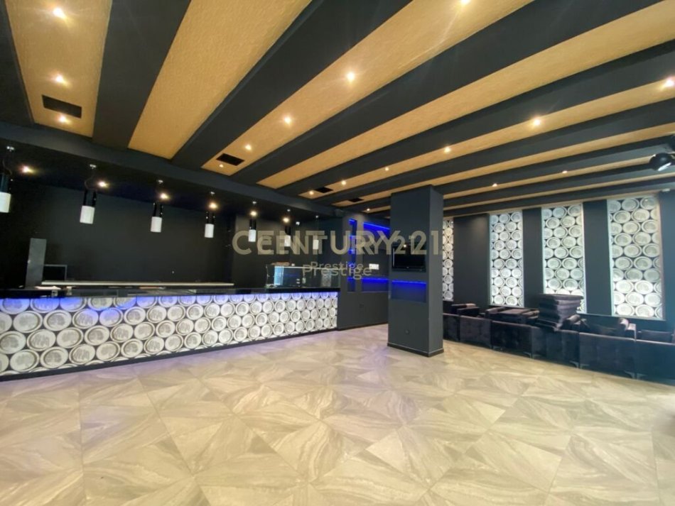 Tirane, jepet me qera bar-kafe Kati 0, 194 m² 1.000 € (astir)
