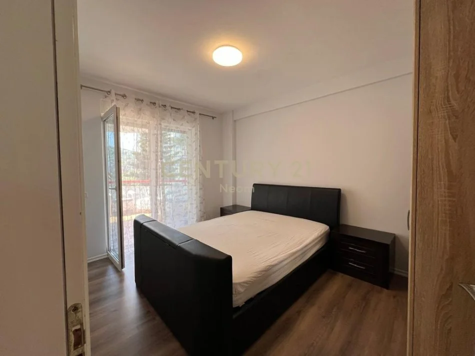 Tirane, jepet me qera apartament 2+1 Kati 4, 105 m² 950 € 