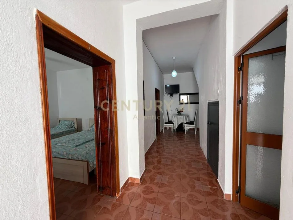 Durres, jepet me qera apartament 5+1+Ballkon Kati 0, 478 m² 1.300 € (plazh hekurudha)