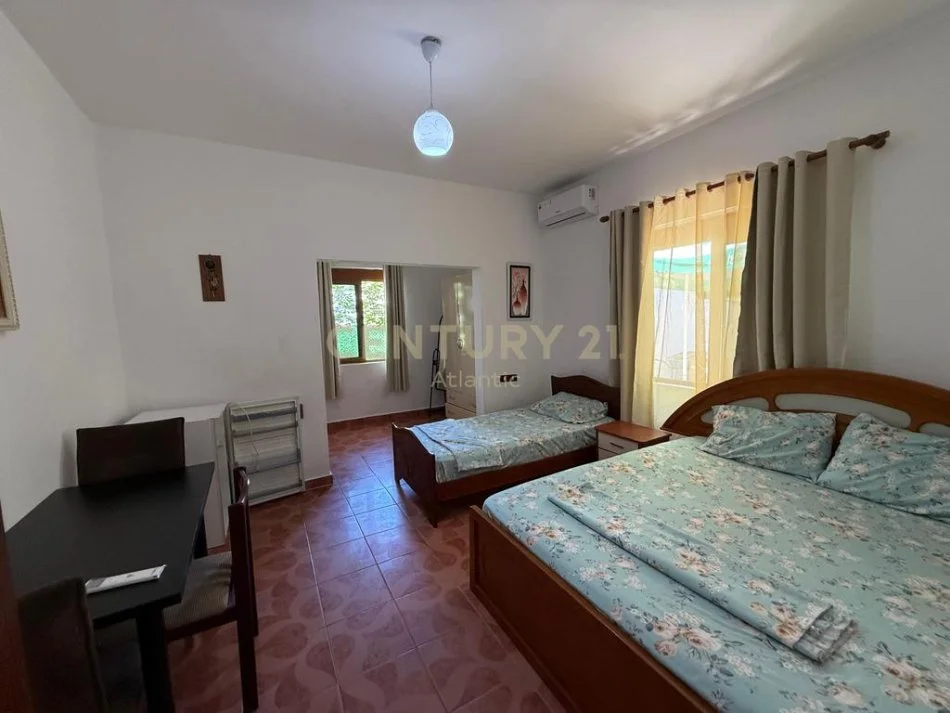 Durres, jepet me qera apartament 5+1+Ballkon Kati 0, 478 m² 1.300 € (plazh hekurudha)