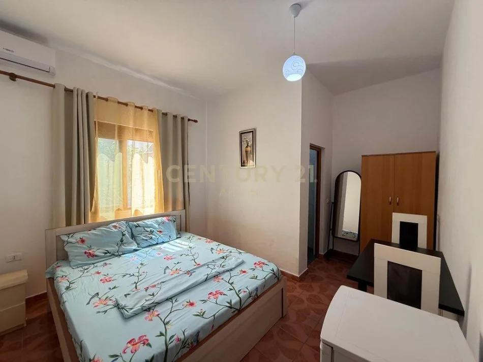 Durres, jepet me qera apartament 5+1+Ballkon Kati 0, 478 m² 1.300 € (plazh hekurudha)