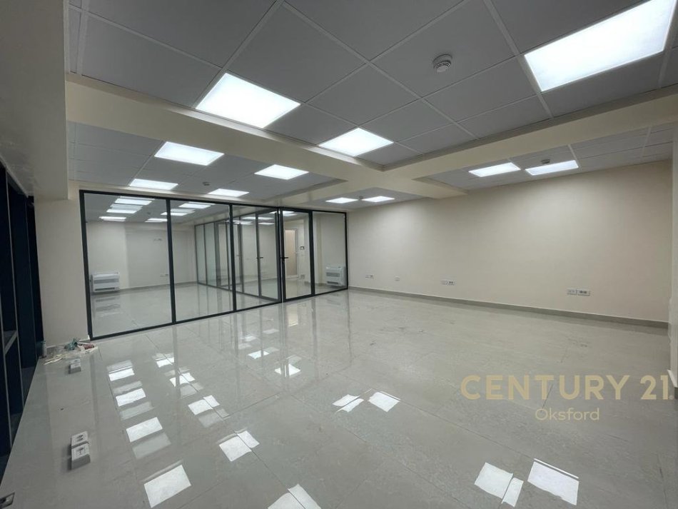 Tirane, jepet me qera ambjent biznesi Kati 3, 150 m² 2.200 € 