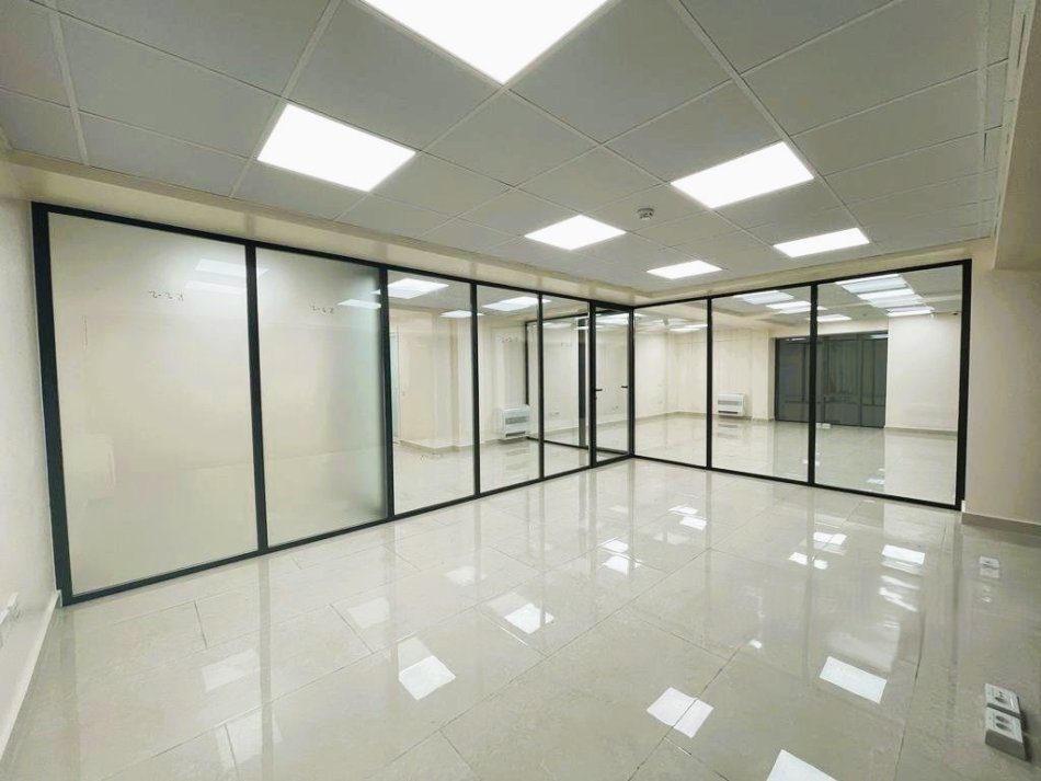 Tirane, jepet me qera zyre Kati 3, 150 m² 2.200 € 