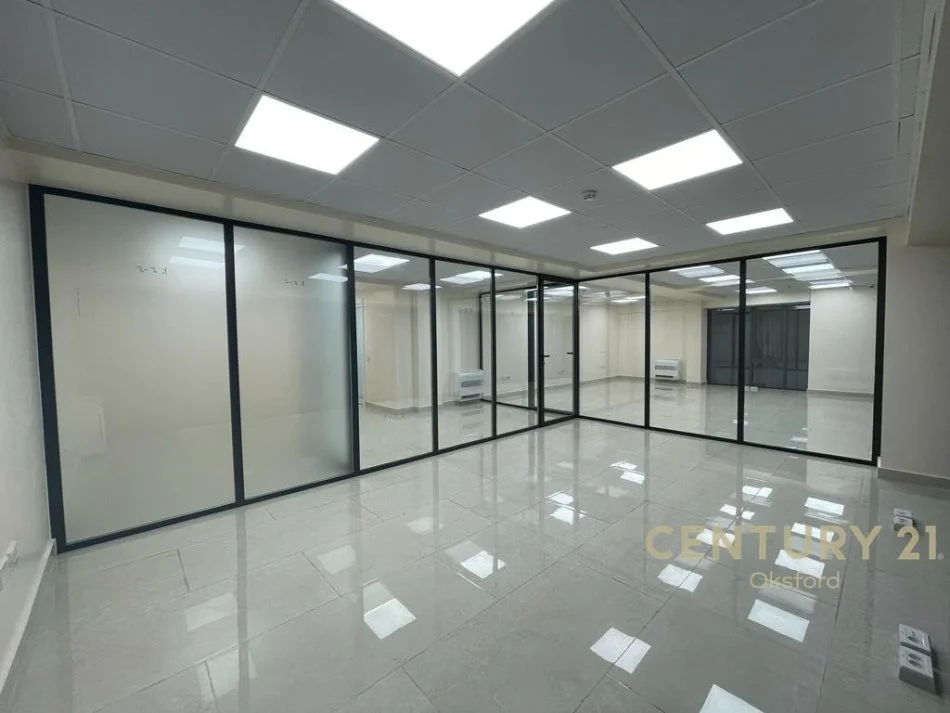 Tirane, jepet me qera ambjent biznesi Kati 3, 150 m² 2.200 € 