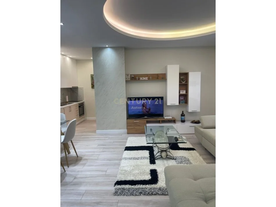Tirane, jepet me qera apartament 1+1 Kati 9, 70 m² 900 € 