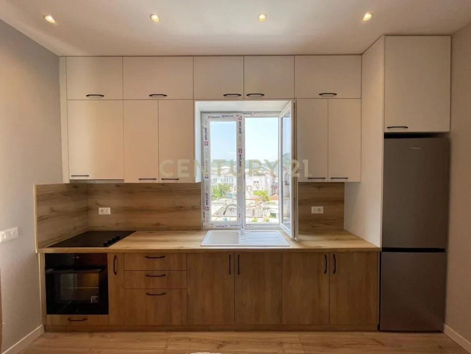 Tirane, jepet me qera apartament 2+1+Aneks+Ballkon Kati 2, 75 m² 600 € (Neom116803)