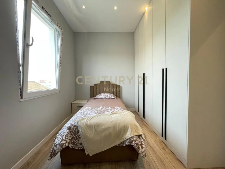 Tirane, jepet me qera apartament 2+1+Aneks+Ballkon Kati 2, 75 m² 600 € (Neom116803)