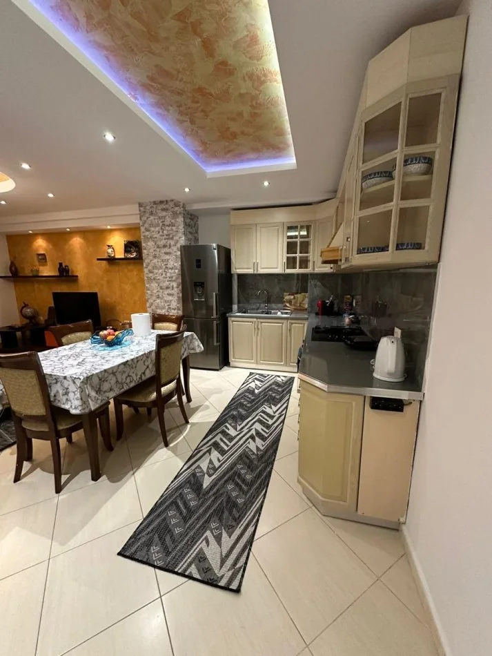 Tirane, shitet apartament 2+1+Ballkon Kati 5, 97 m² (prane stadiumit Air Albania)