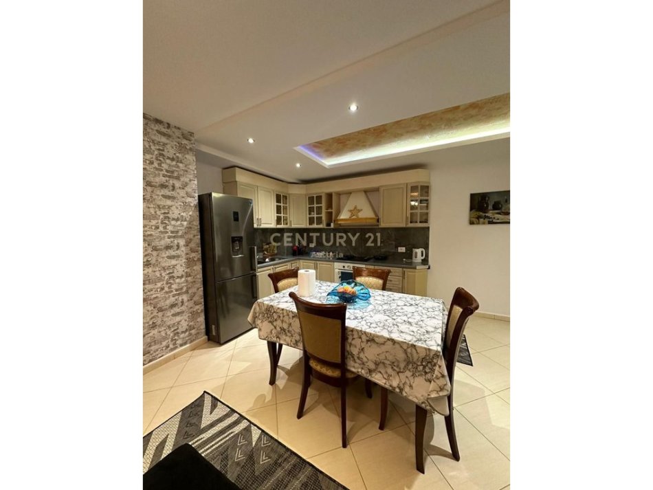Tirane, shitet ambjent biznesi Kati 5, 97 m² 291.000 € (Rr.Sheh Ahmet Pazari)