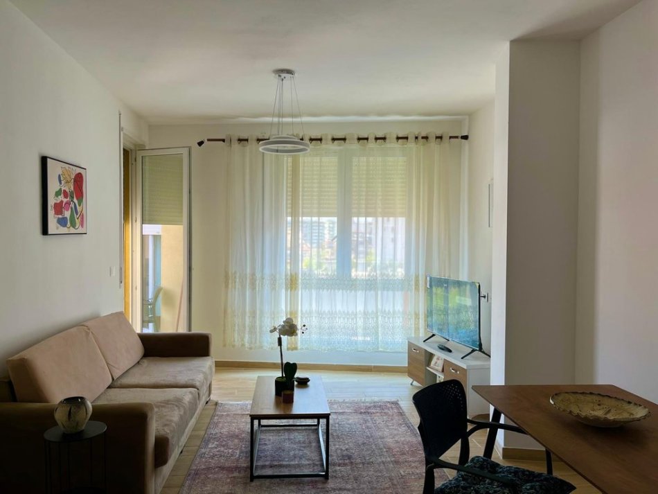 Tirane, jepet me qera apartament 1+1+Aneks+Ballkon Kati 7, 55 m² 550 € 