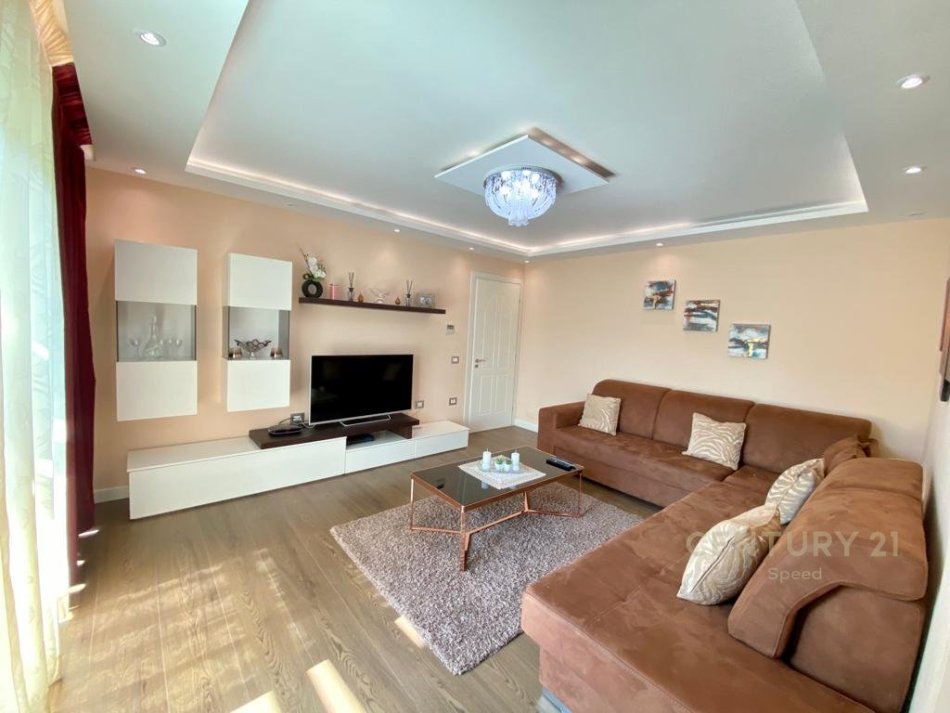 Tirane, jepet me qera apartament 3+1+Aneks+Ballkon Kati 5, 120 m² 1.200 € (rruga hamdi sina)