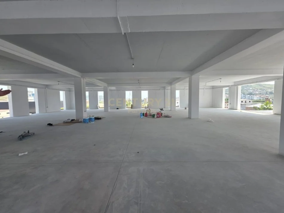Tirane, jepet me qera magazine Kati 0, 1.500 m²