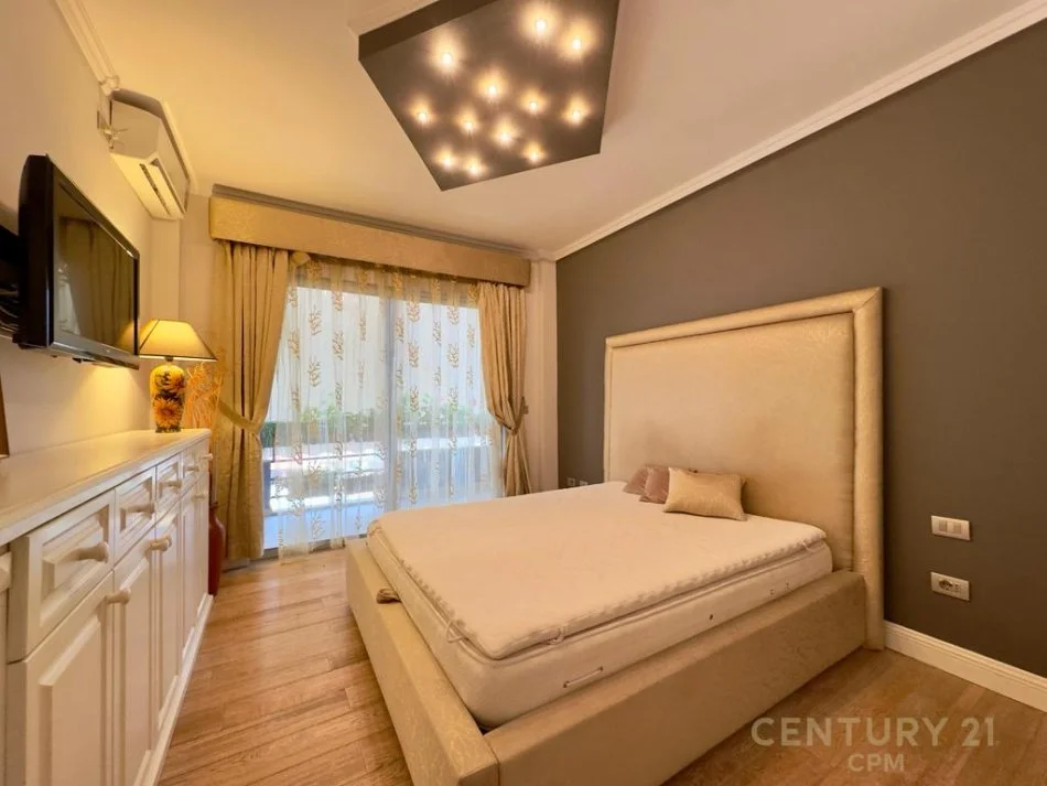 Tirane, jepet me qera apartament 3+1 Kati 6, 120 m² 1.150 € 