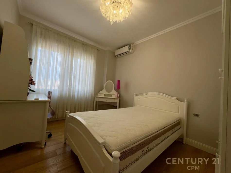 Tirane, jepet me qera apartament 3+1 Kati 6, 120 m² 1.150 € 