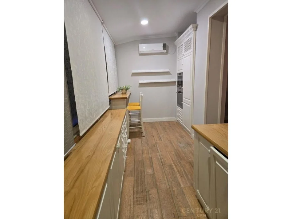 Tirane, jepet me qera apartament 3+1 Kati 6, 120 m² 1.150 € 