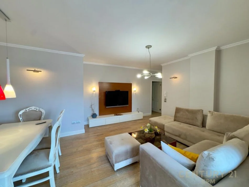 Tirane, jepet me qera apartament 3+1 Kati 6, 120 m² 1.150 € 