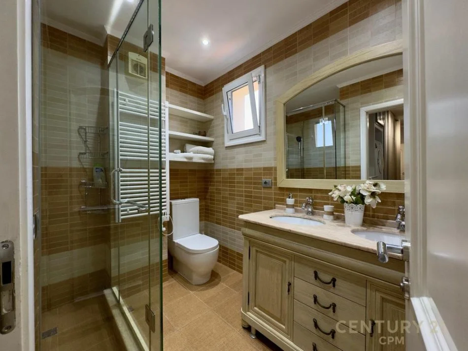 Tirane, jepet me qera apartament 3+1+Ballkon , 120 m² 1.150 € 