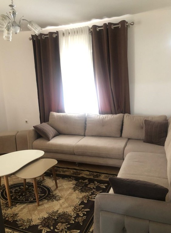 Tirane, jepet me qera apartament 1+1+Aneks+Ballkon Kati 5, 55 m² 400 € 