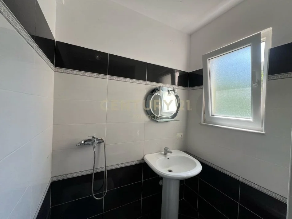 Durres, shitet apartament 1+1 Kati 2, 63 m² 63.500 € (SHKEMBI KAVAJES !)