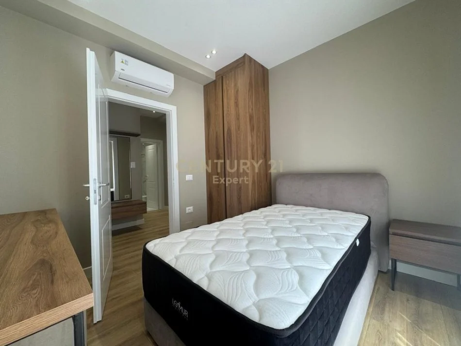 Tirane, jepet me qera apartament duplex 2 Katshe Kati 5, 213 m² 2.300 € 