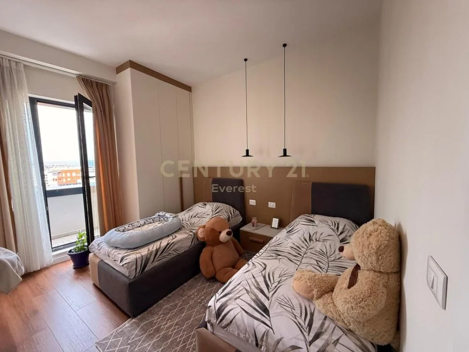Tirane, shitet apartament 2+1 Kati 8, 132 m² 330.000 € (Shkolla e kuqe)