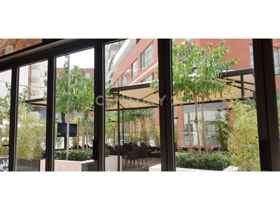 Tirane, jepet me qera bar-kafe Kati 0, 101 m² 1.800 € (Kompleksi Delijorgi, Rruga "e Kavajes",Tirane)