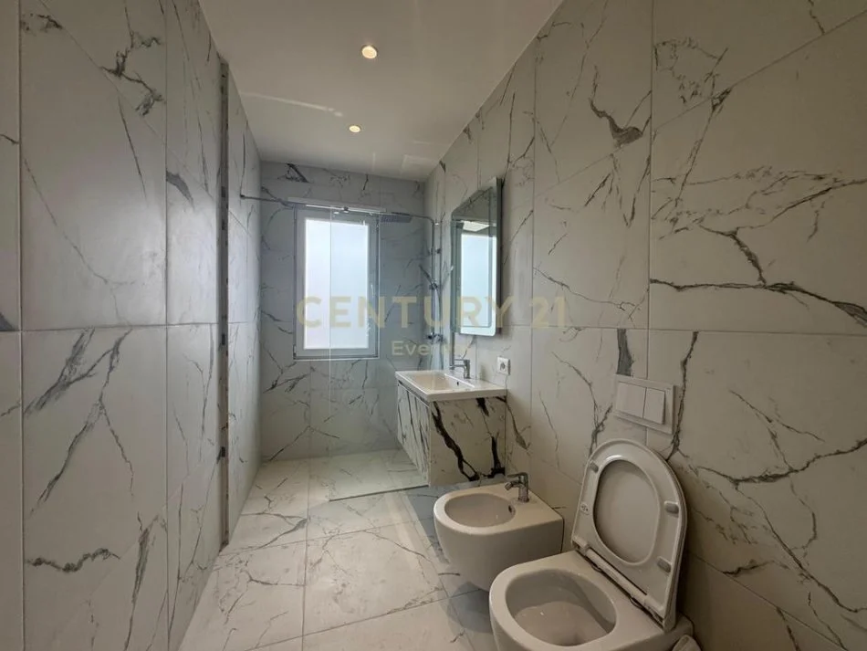 Tirane, shitet apartament 2+1+Ballkon Kati 4, 97 m² 121.000 € (Kompleksi "Univers City")