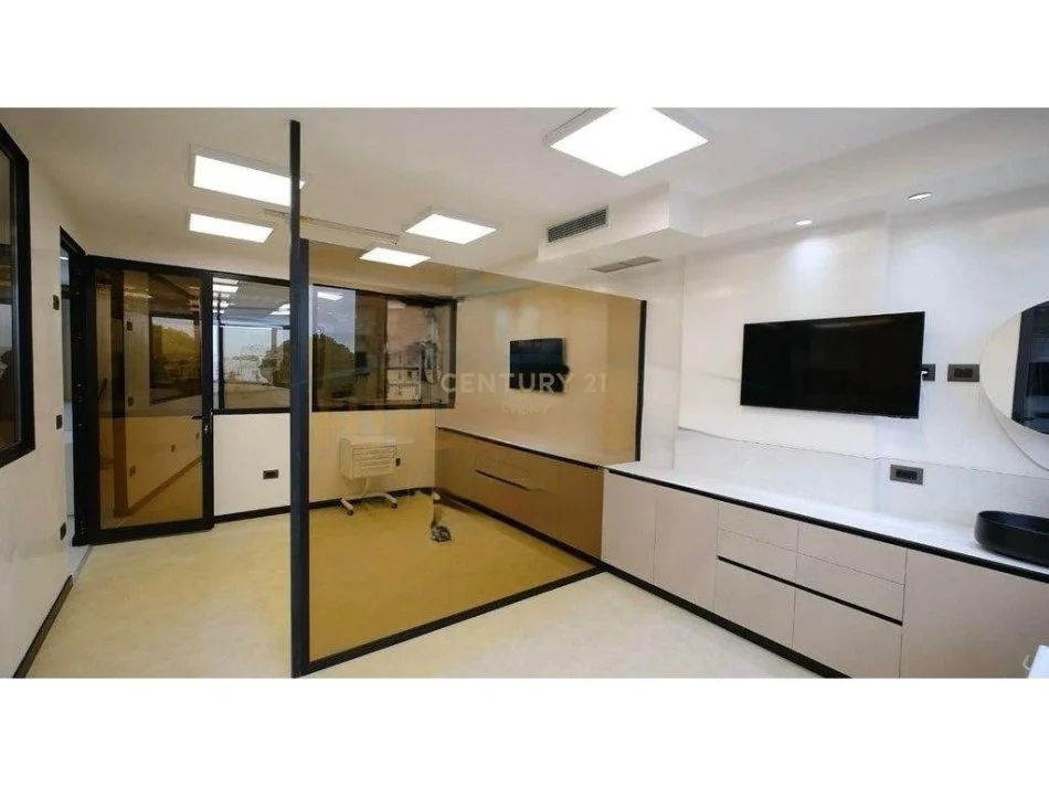 Tirane, shitet Kati 3, 105 m² 295.000 € (Rr.Kongresi i Manastirit)